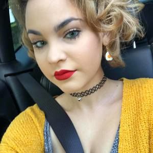 Meet your Posher, Isabel